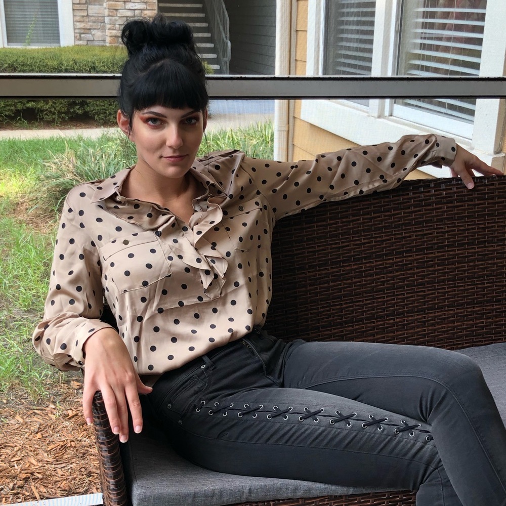 Gorgeous Flowy Polka Dot blouse⚫️ SHIMMER!